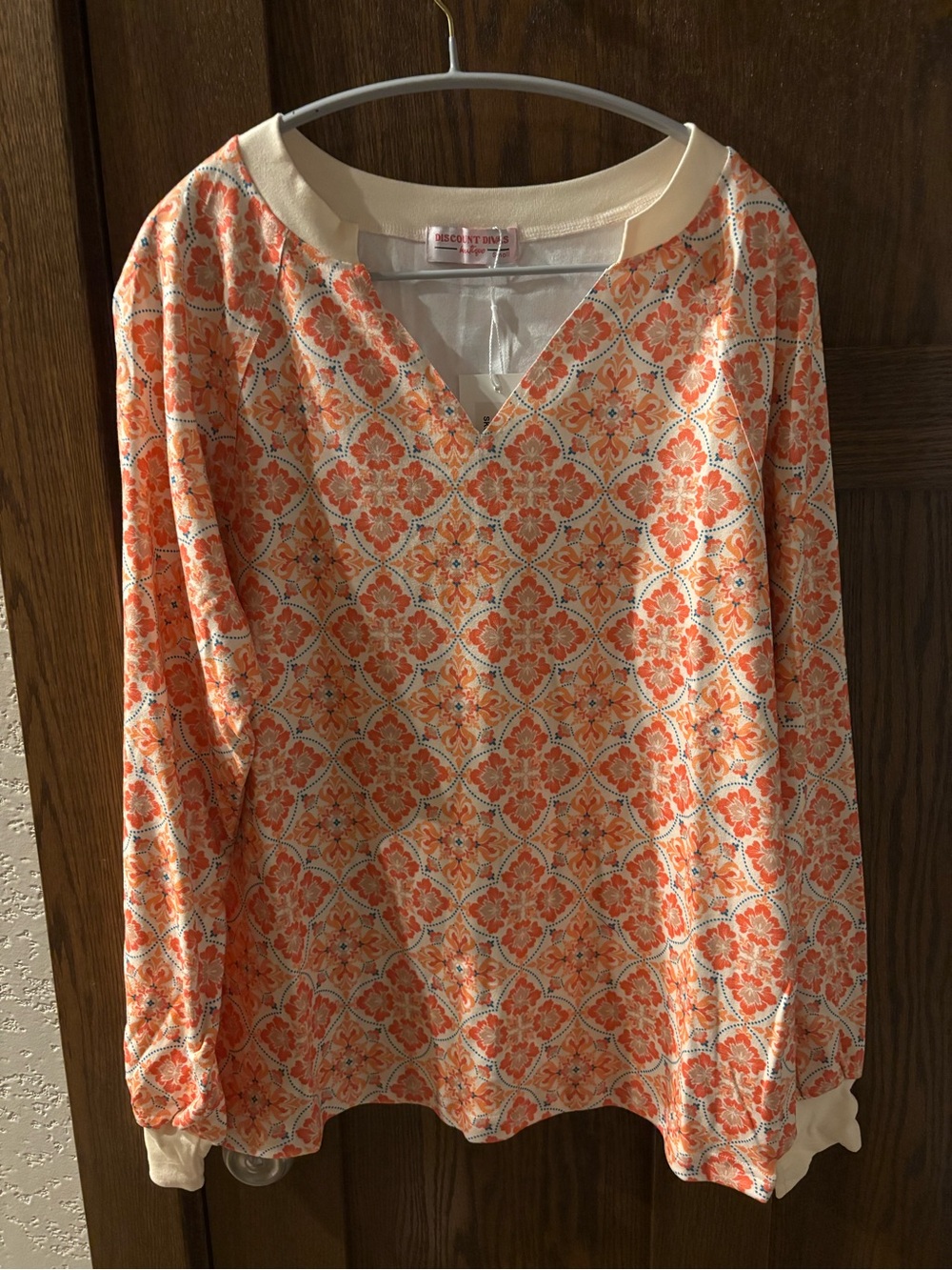 DD Designs Damark Orange Patterned V-Neck Long Sleeve Top Soft. Small.